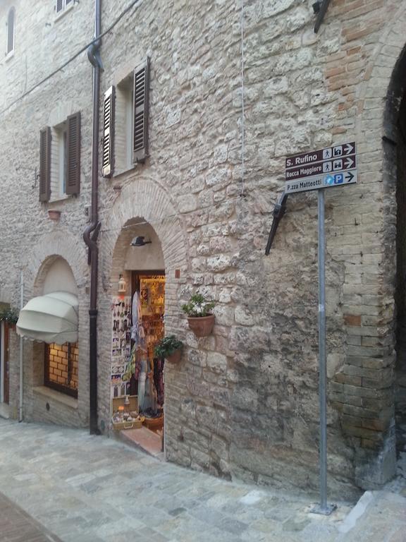 Il Cortile Di San Rufino Apartment Асизи Стая снимка