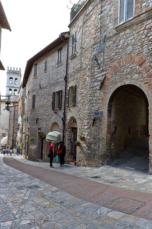 Il Cortile Di San Rufino Apartment Асизи Стая снимка