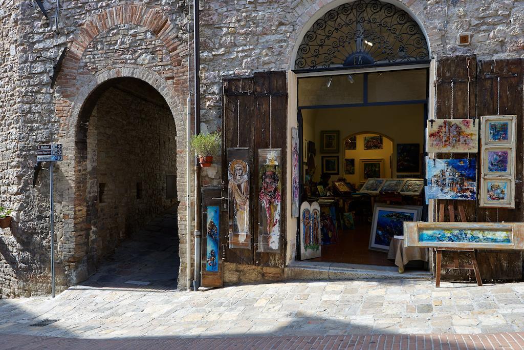 Il Cortile Di San Rufino Apartment Асизи Стая снимка